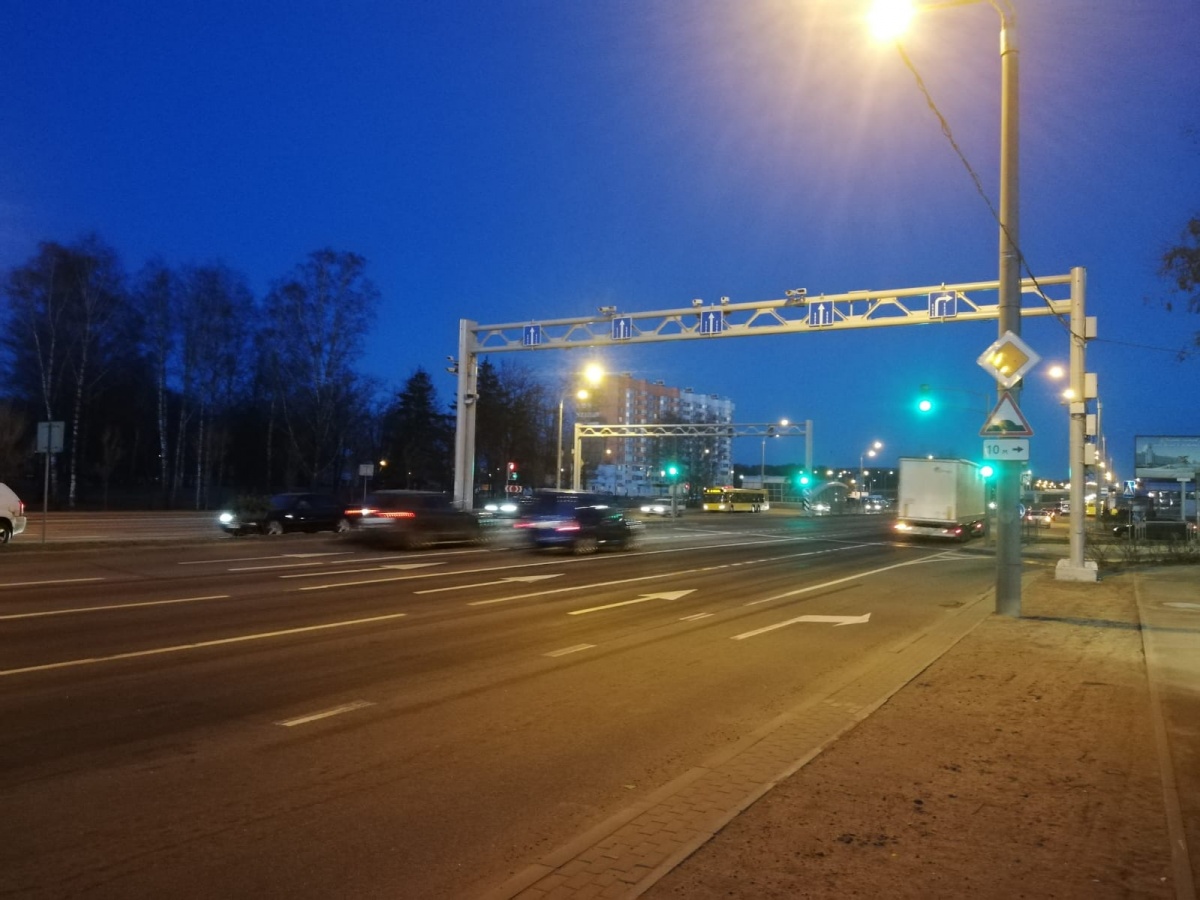 Система VOCORD Traffic фиксирует нарушения ПДД на перекрестке в Минске